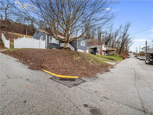 2901 Phillips Street, South Charleston, WV 25303