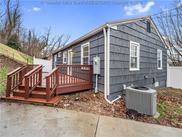 2901 Phillips Street, South Charleston, WV 25303