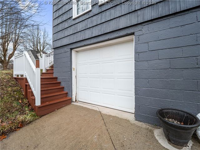 2901 Phillips Street, South Charleston, WV 25303