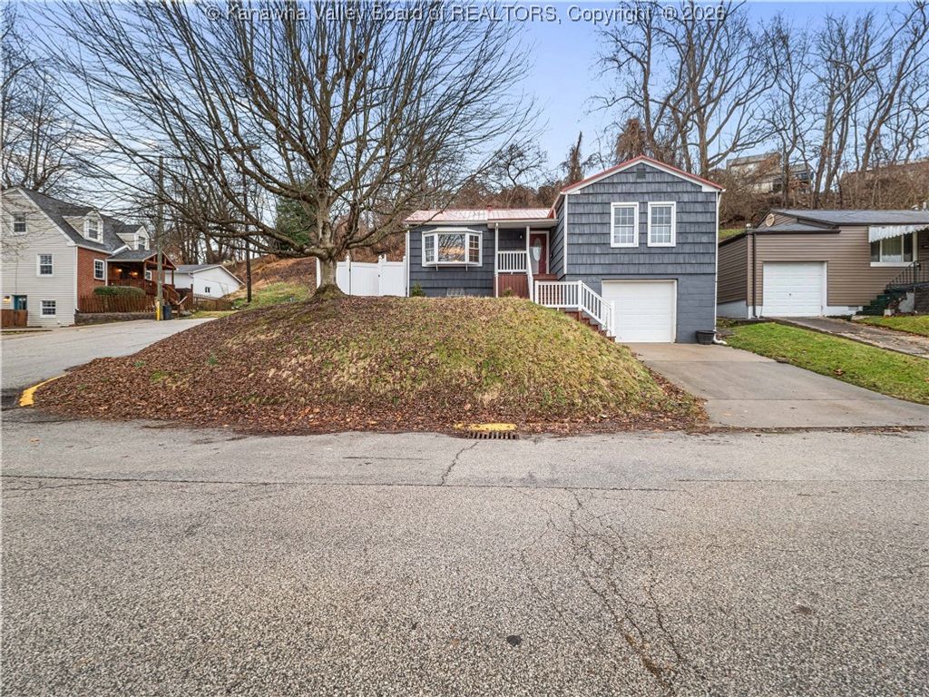 2901 Phillips Street, South Charleston, WV 25303