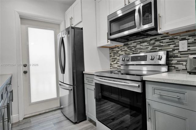 931 SE 9th Avenue 17, Pompano Beach, FL 33060
