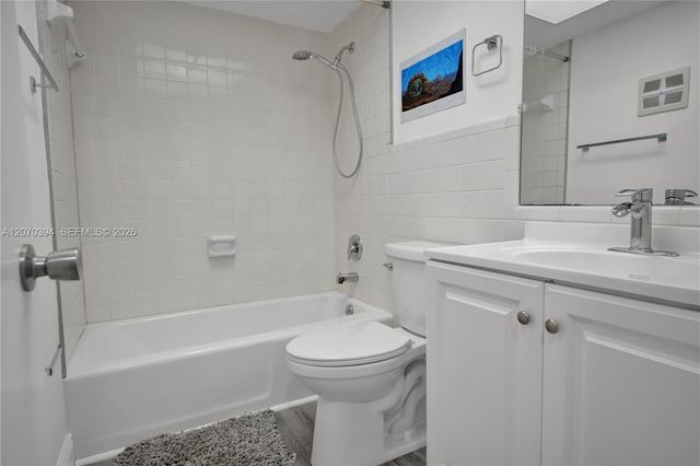 931 SE 9th Avenue 17, Pompano Beach, FL 33060