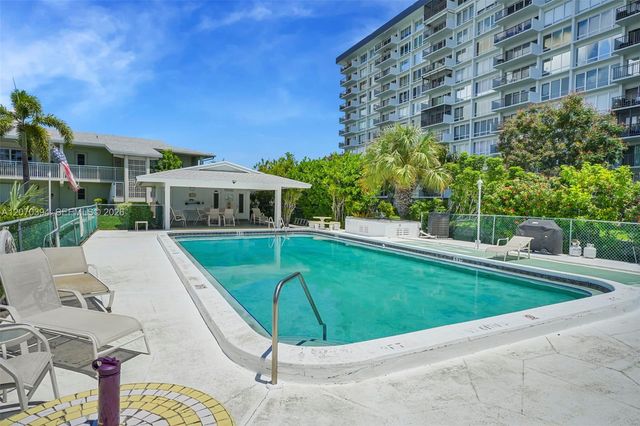 931 SE 9th Avenue 17, Pompano Beach, FL 33060