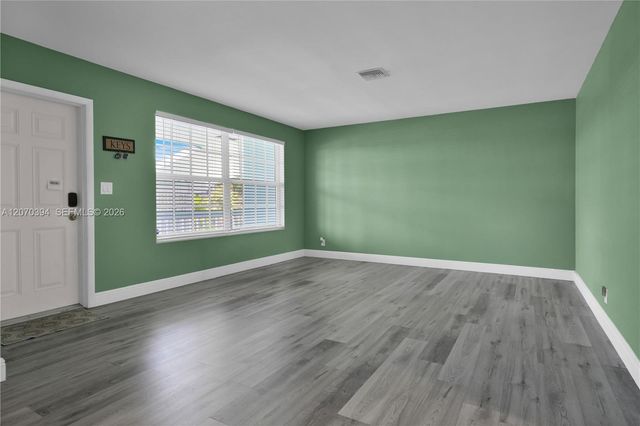 931 SE 9th Avenue 17, Pompano Beach, FL 33060