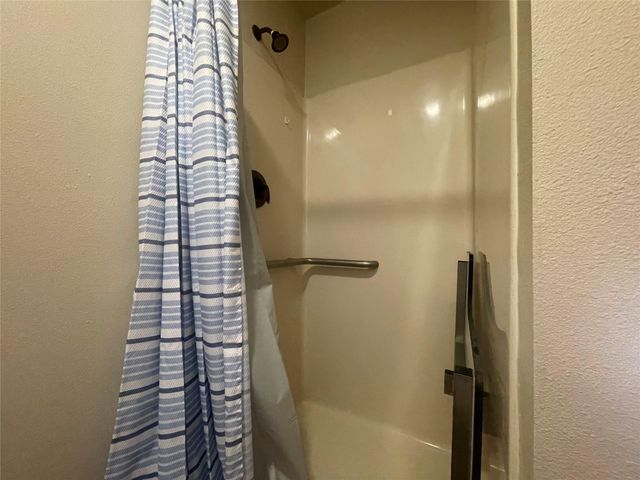 1104 Rorem Avenue, Palacios, TX 77465
