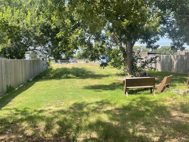 1104 Rorem Avenue, Palacios, TX 77465