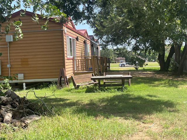 1104 Rorem Avenue, Palacios, TX 77465