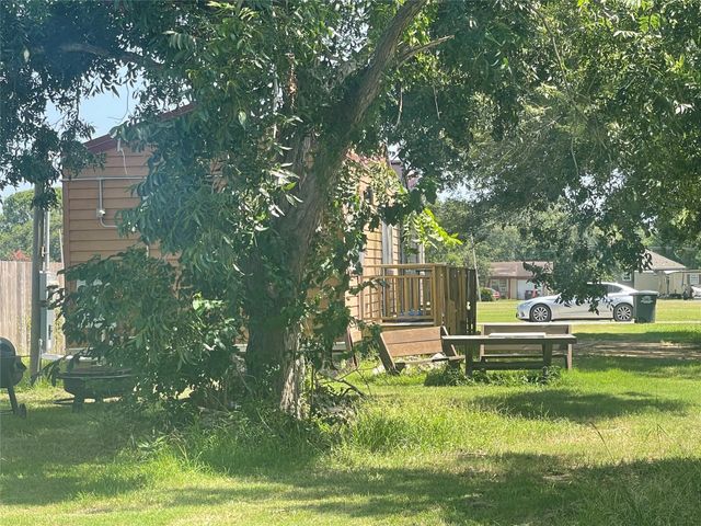 1104 Rorem Avenue, Palacios, TX 77465