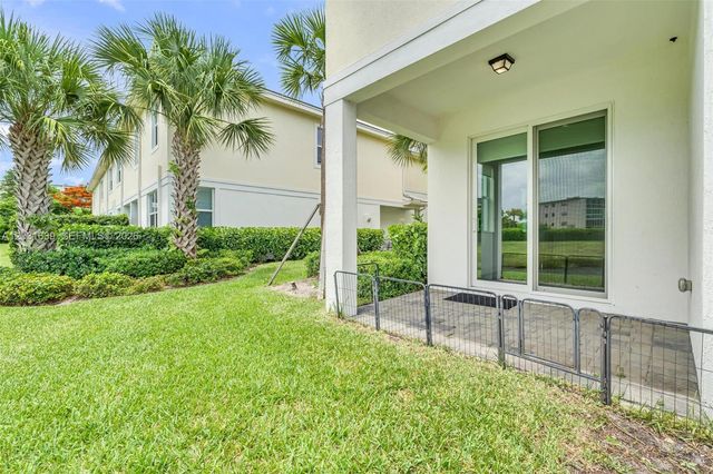 581 Sanderling Circle 581, Deerfield Beach, FL 33442