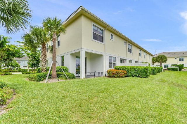 581 Sanderling Circle 581, Deerfield Beach, FL 33442