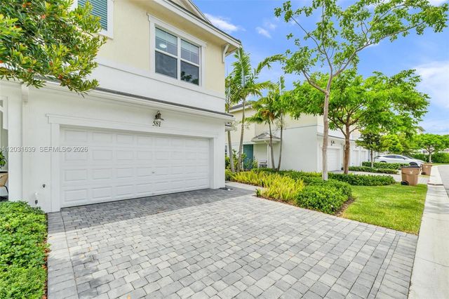 581 Sanderling Circle 581, Deerfield Beach, FL 33442