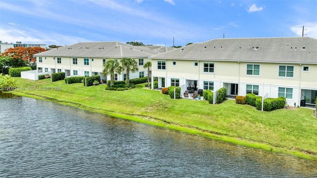 581 Sanderling Circle 581, Deerfield Beach, FL 33442