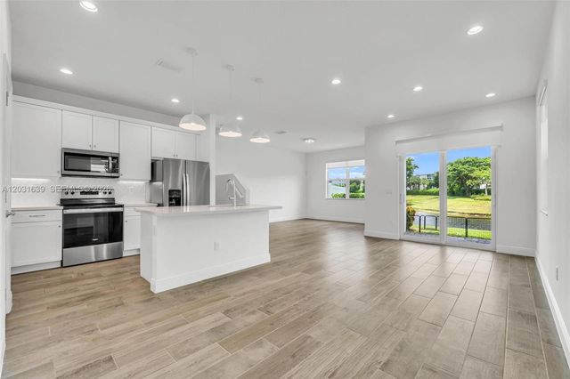 581 Sanderling Circle 581, Deerfield Beach, FL 33442