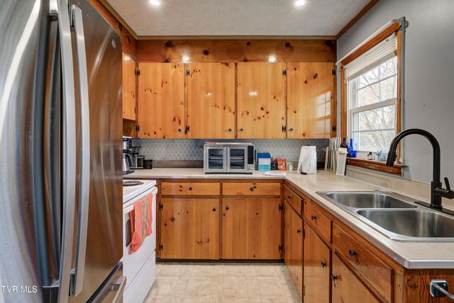 195 Lynn Lane, Johnson City, TN 37604