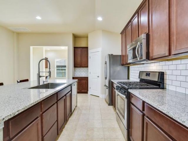 185 Camden CV, Buda, TX 78610