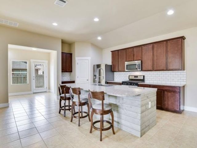 185 Camden CV, Buda, TX 78610