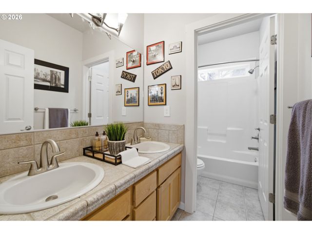 15233 Sw TURNAGAIN Dr, Portland, OR 97224