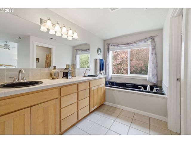 15233 Sw TURNAGAIN Dr, Portland, OR 97224