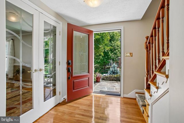 8207 TOLL HOUSE RD, Annandale, VA 22003