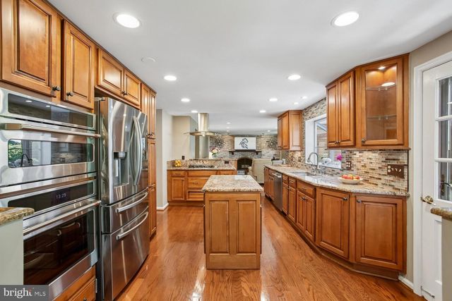 8207 TOLL HOUSE RD, Annandale, VA 22003