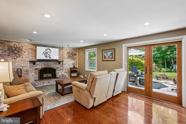 8207 TOLL HOUSE RD, Annandale, VA 22003