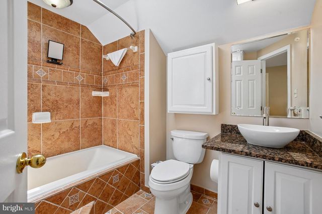 8207 TOLL HOUSE RD, Annandale, VA 22003