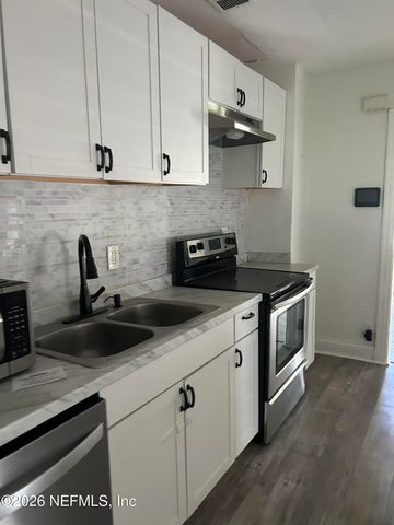 9102 6TH Avenue, Jacksonville, FL 32208