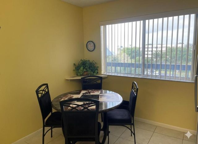 6698 10th Avenue N 427, Lake Worth, FL 33467