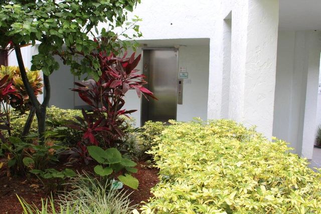 6698 10th Avenue N 427, Lake Worth, FL 33467