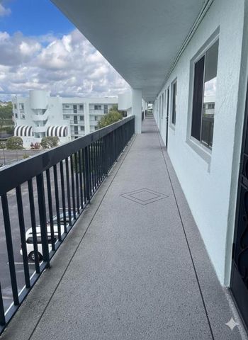 6698 10th Avenue N 427, Lake Worth, FL 33467