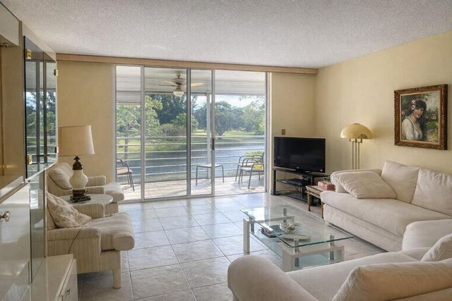 6698 10th Avenue N 427, Lake Worth, FL 33467