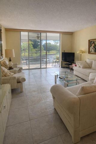 6698 10th Avenue N 427, Lake Worth, FL 33467