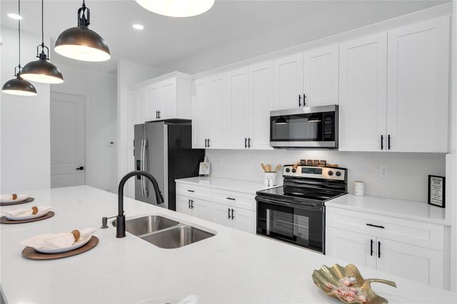 1047 MERRY STREET E, Lehigh Acres, FL 33974