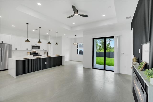 1047 MERRY STREET E, Lehigh Acres, FL 33974