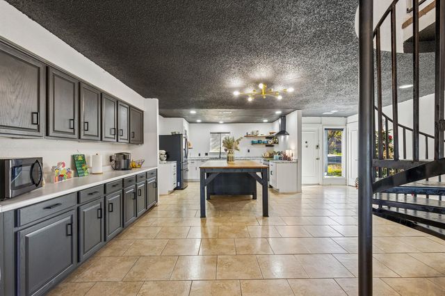 1202 Green Briar Drive, Huntsville, TX 77340