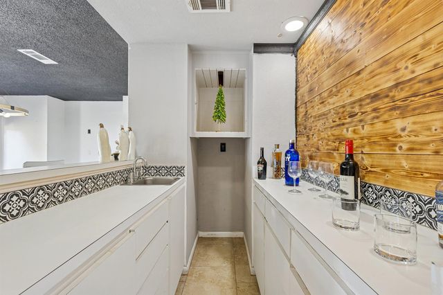 1202 Green Briar Drive, Huntsville, TX 77340