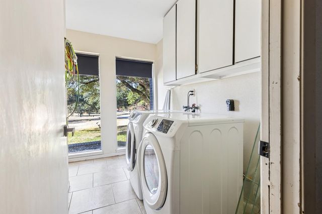 1202 Green Briar Drive, Huntsville, TX 77340