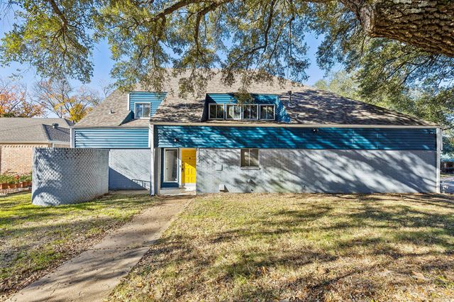 1202 Green Briar Drive, Huntsville, TX 77340