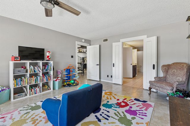 1202 Green Briar Drive, Huntsville, TX 77340