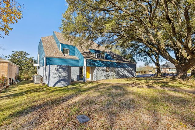 1202 Green Briar Drive, Huntsville, TX 77340