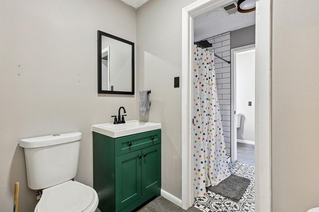 1202 Green Briar Drive, Huntsville, TX 77340