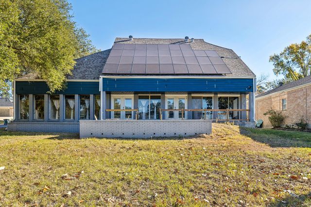 1202 Green Briar Drive, Huntsville, TX 77340