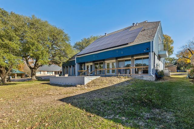 1202 Green Briar Drive, Huntsville, TX 77340