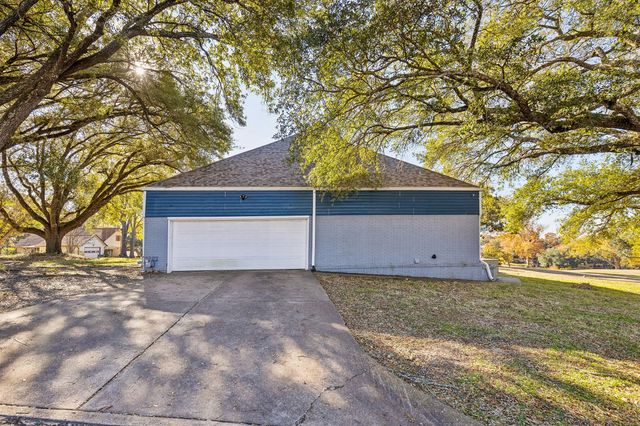 1202 Green Briar Drive, Huntsville, TX 77340