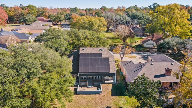 1202 Green Briar Drive, Huntsville, TX 77340