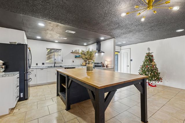 1202 Green Briar Drive, Huntsville, TX 77340