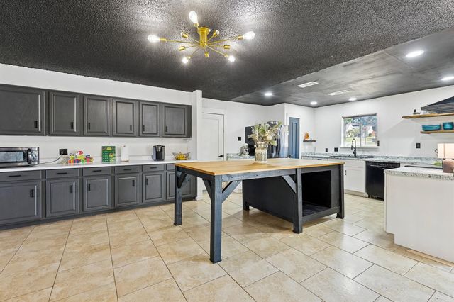 1202 Green Briar Drive, Huntsville, TX 77340