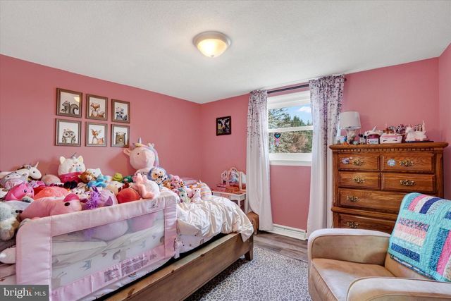 43 LYNWOOD DR, York, PA 17402