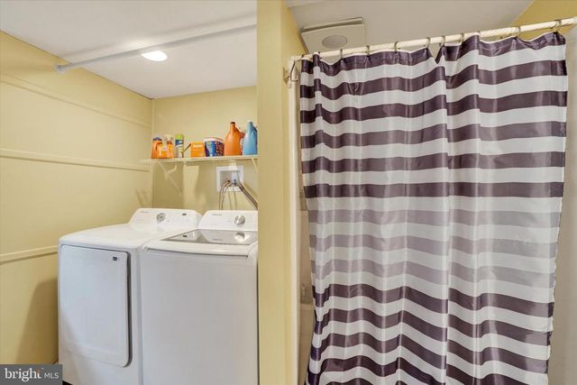 43 LYNWOOD DR, York, PA 17402