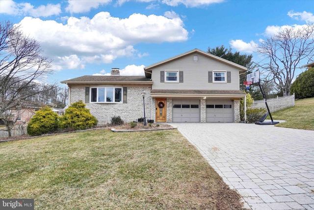 43 LYNWOOD DR, York, PA 17402